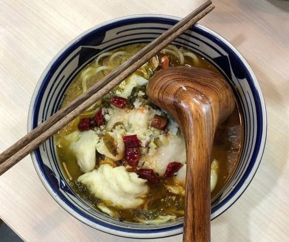 小巷见面酸菜鱼面